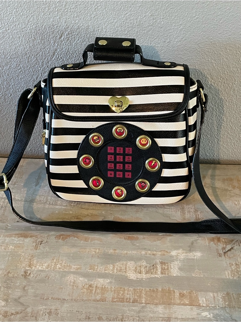☎️ Betsey Johnson Phone Crossbody Bag